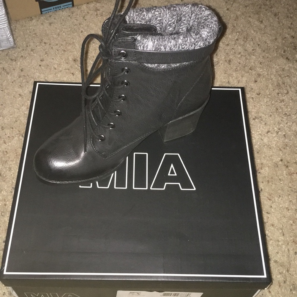 🔥 Sale 💜Mia George booties- 5 🌟🌟🌟🌟🌟 reviews - Picture 5 of 7